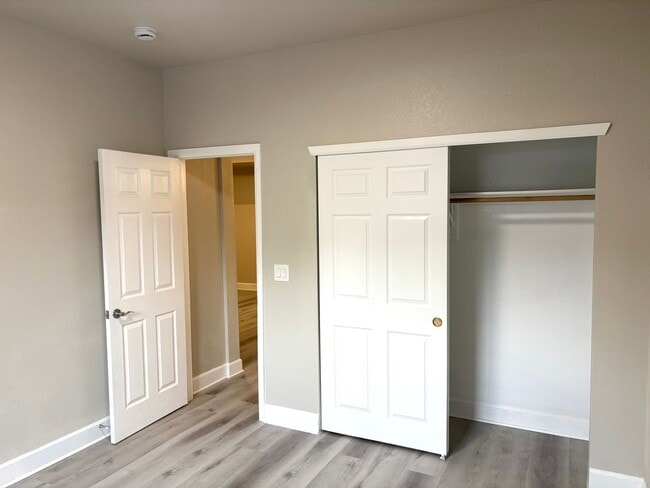 Building Photo - Stunning 4 bed 2 bath rental near Regis in...