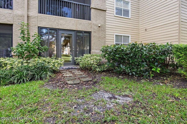 Building Photo - 5 Arbor Club Dr