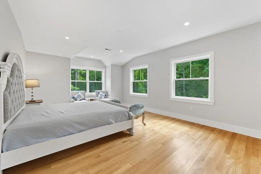 Building Photo - 22 Lincoln Rd