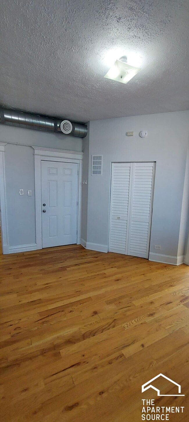 Building Photo - 2215 S Albany Ave