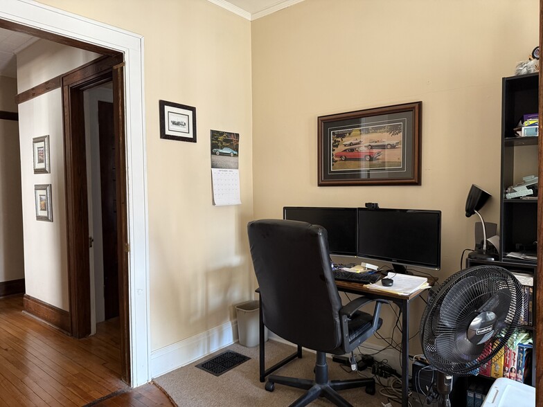 Building Photo - 519 E Monroe St