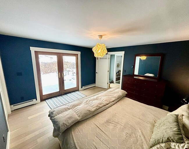 Building Photo - Bright & Airy Home Near Brettun’s Pond – Scenic Views & Modern Comfort
