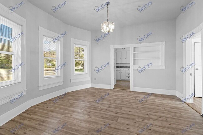Building Photo - 419 N Grand Ave