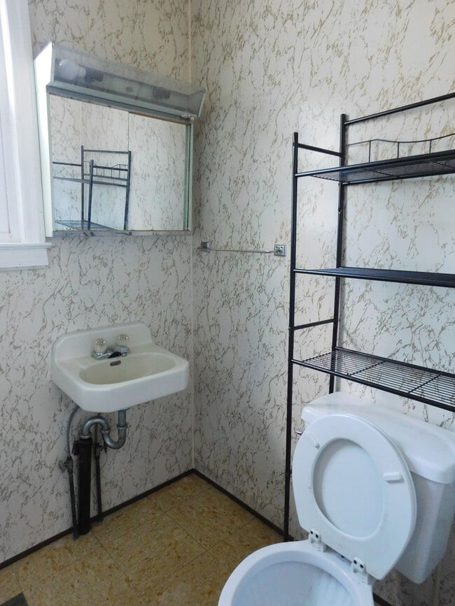 Building Photo - 6455 River Rd