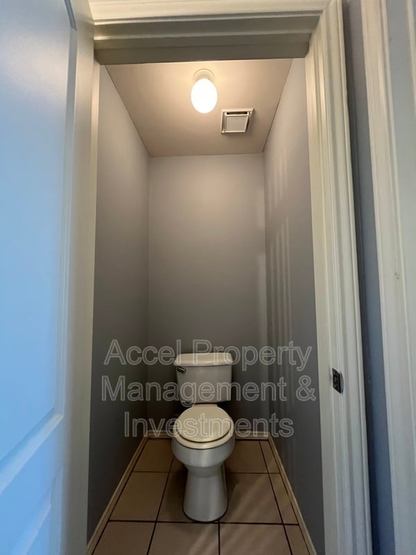 Building Photo - 1522 W Nolana Ave