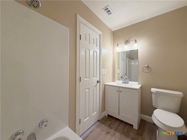 Building Photo - 1616 Lonesome