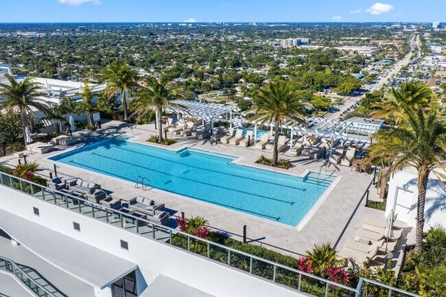 Building Photo - 220 Lake Shore Dr