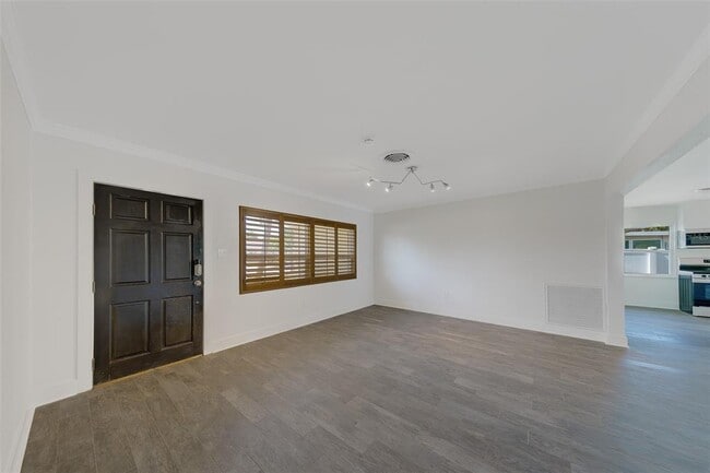 Building Photo - 315 82nd Ave