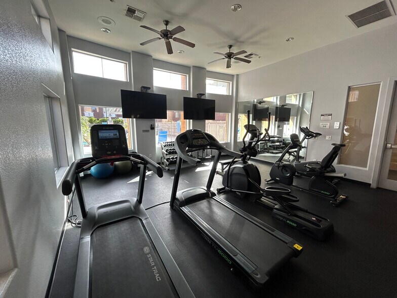 Building Photo - 6605 N 93rd Ave