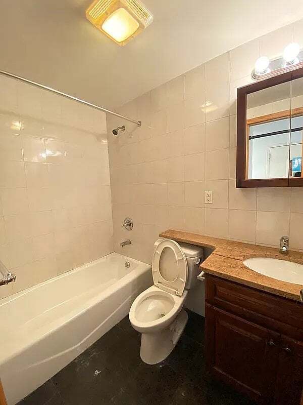 Building Photo - 120 Madison St