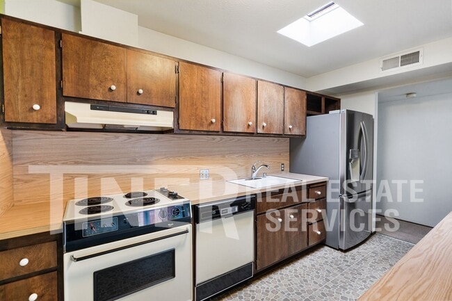 Building Photo - 4730 Clothier Way