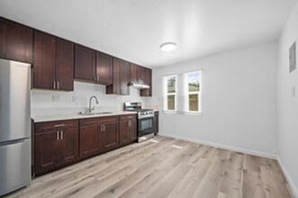 Building Photo - 2136 Drescher St