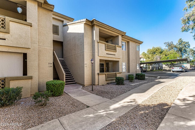 Building Photo - 1880 E Morten Ave