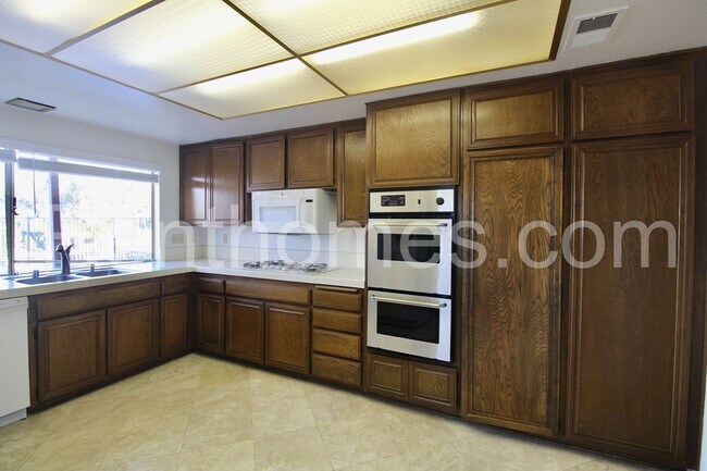Building Photo - 10258 Grayfox Dr
