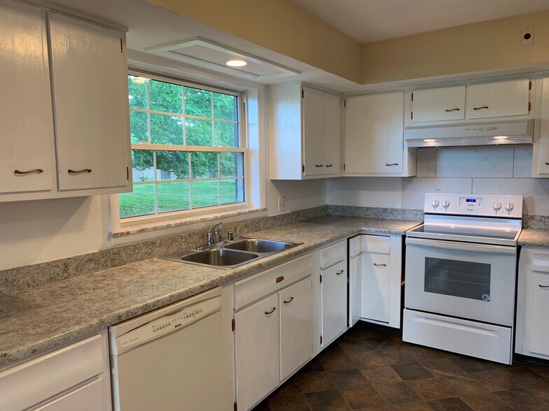 Building Photo - 2900 Newtown Pike