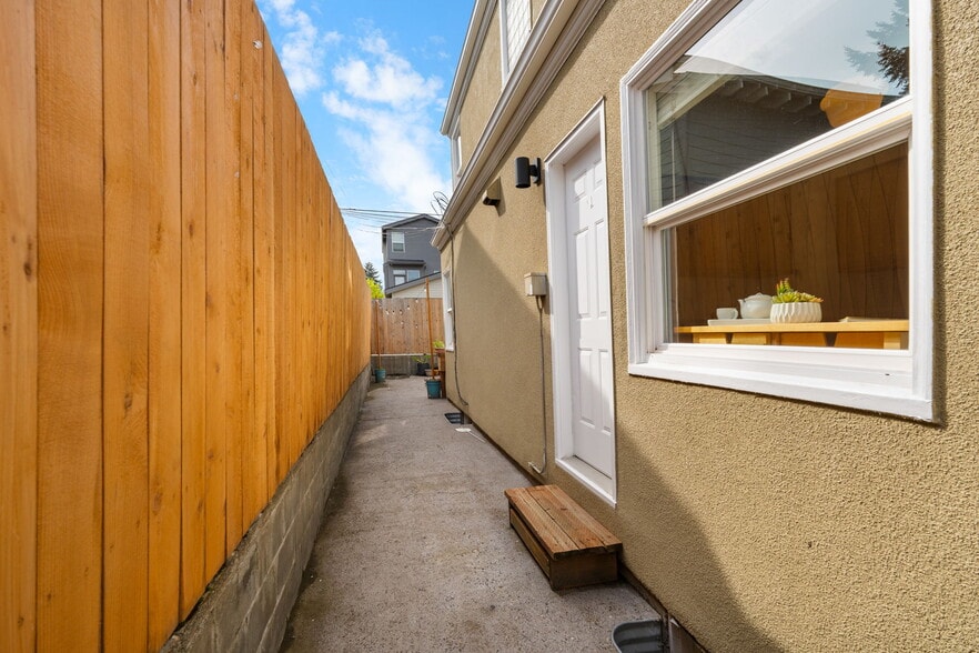 Building Photo - 2438 NE Killingsworth St.