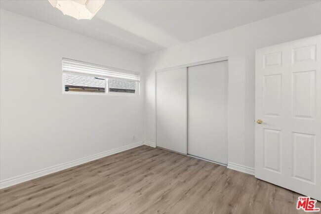 Building Photo - 262 MacDonald St