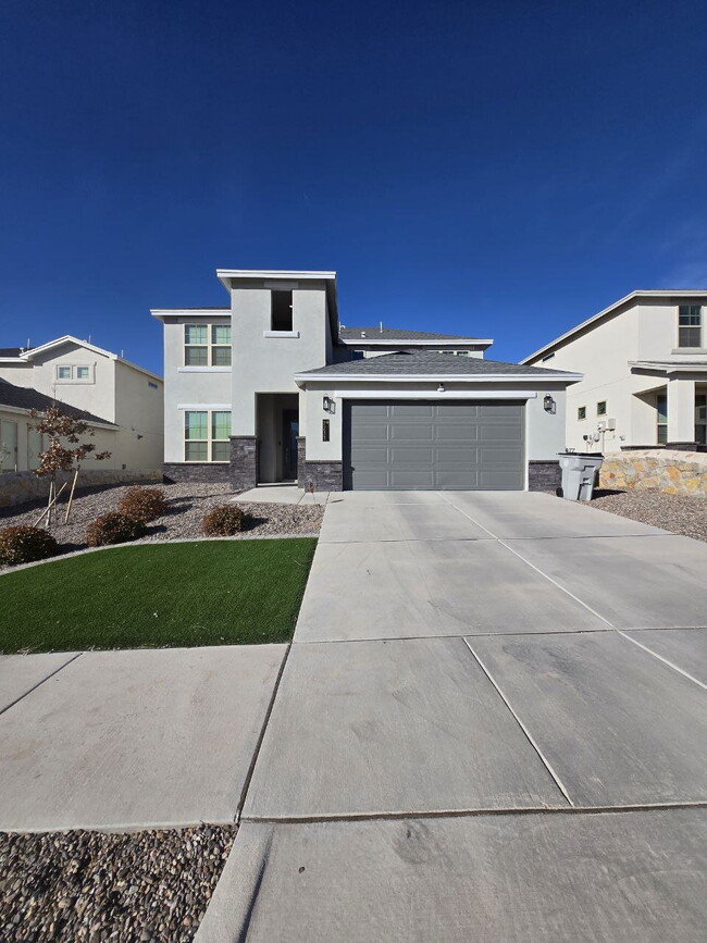 Building Photo - Modern retreat with room to grow. Everything you need in the heart of the Westside. Ready to move...