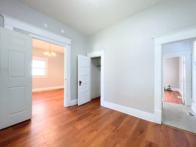 Building Photo - Two Bedroom Home in Quiet Neighborhood