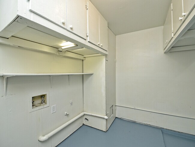 Building Photo - 5913 Little Creek Trail