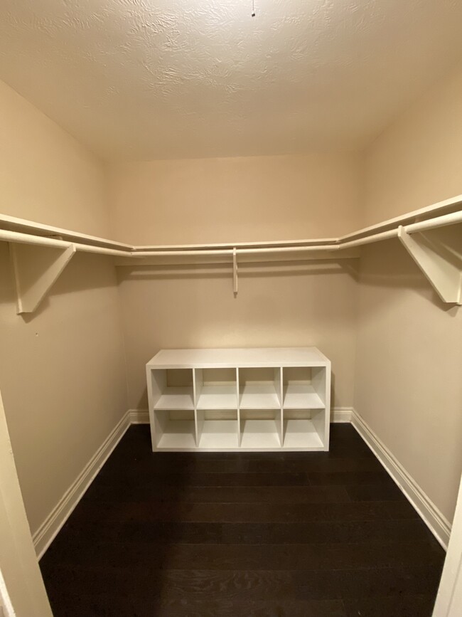 Master Bedroom Walk In Closet - 5802 W Bellfort St