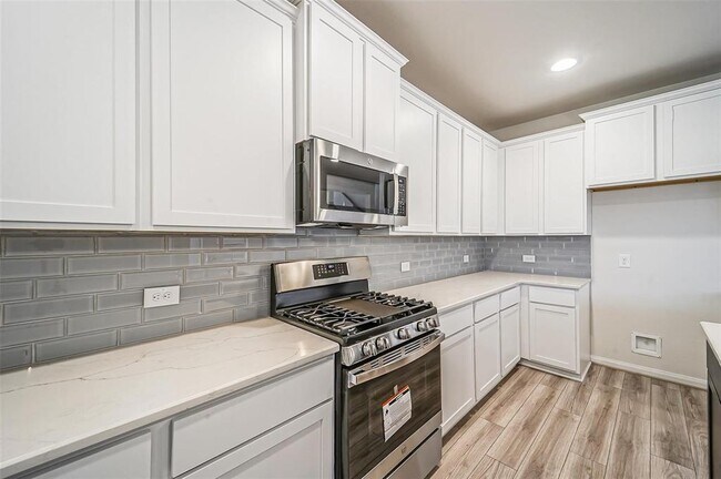 Building Photo - 2710 Bayrose Dr