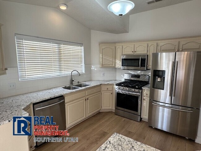 Building Photo - Single Leve Home Near Pine View