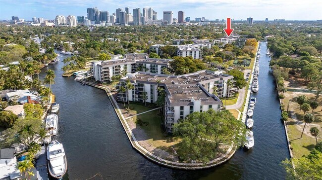 Building Photo - 900 River Reach Dr