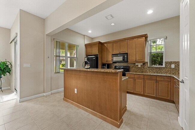 Building Photo - 6013 NW 118th Dr