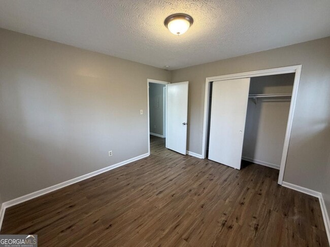 Building Photo - 816 Jesters Lake Dr