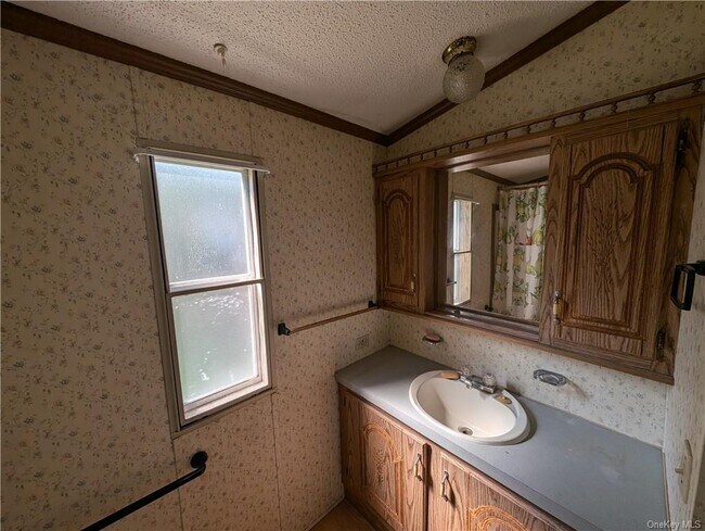 Building Photo - 5 Willow Tree Ln