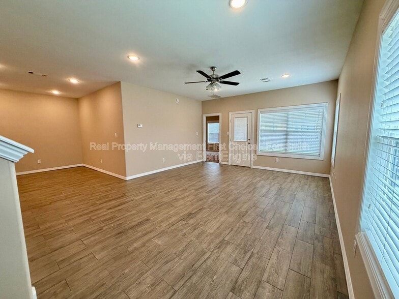 Building Photo - 9817 Mylea Cir