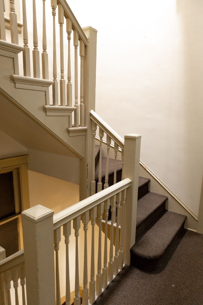 Building Photo - Charming One-Bedroom Apartment in Downtown Lancaster