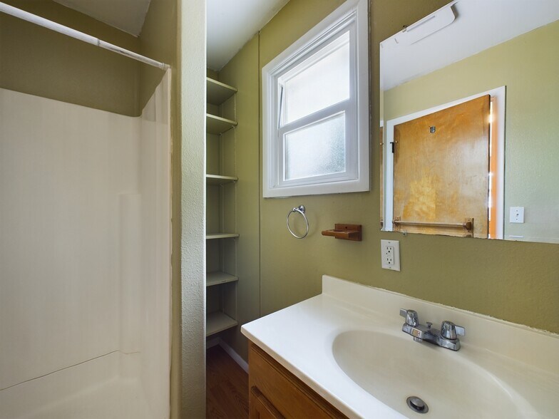 Building Photo - Bellevue Heights