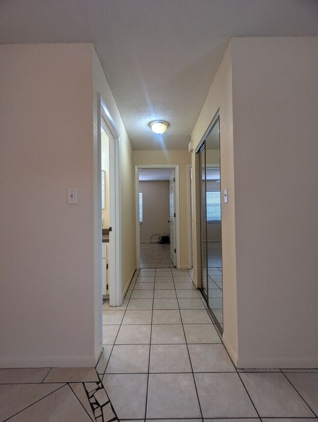 Building Photo - 824 N St Clair Abrams Ave