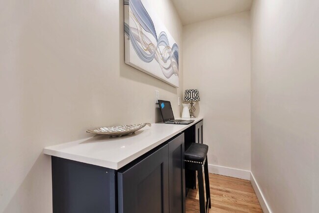 Building Photo - Chic & Cozy Furnished 1-Bed Studio apartment in Denver