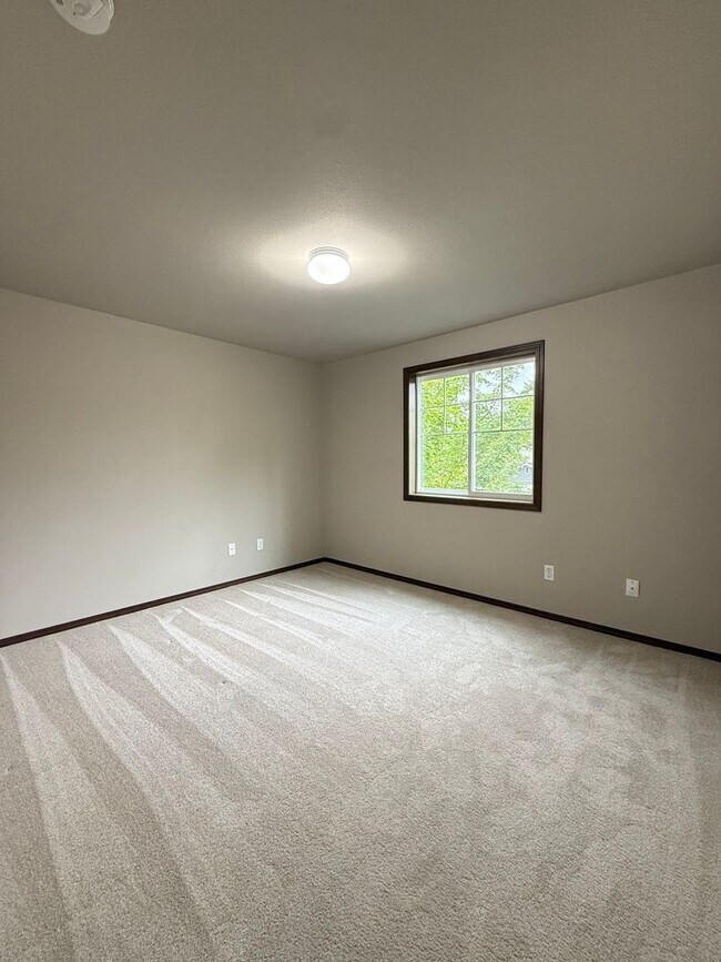 Building Photo - Modern 3BR/2.5BTH Home For Rent in Prime Marysville Location