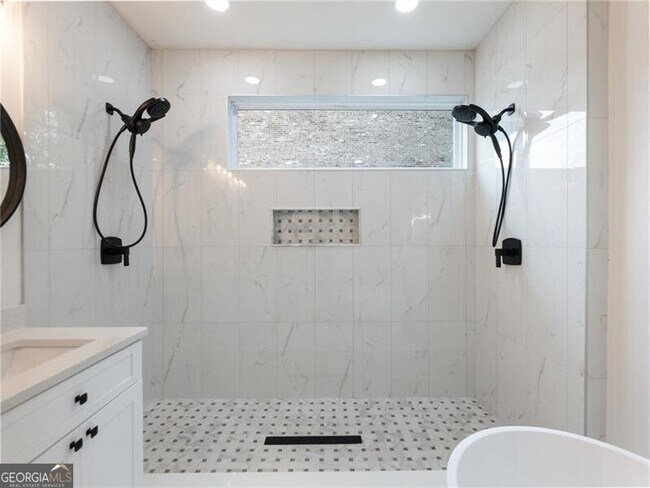 Building Photo - 2438 Shadburn Ferry Dr