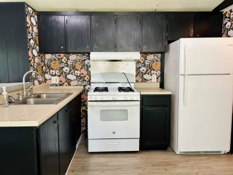 Primary Photo - 115-191 Lindenview Cir