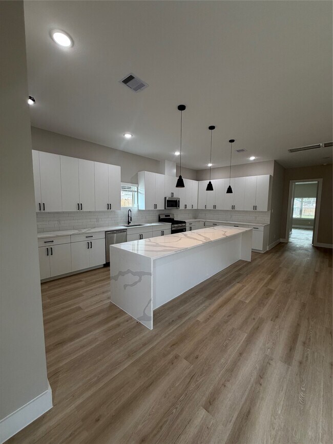 Building Photo - 2607 Piemonte Ave