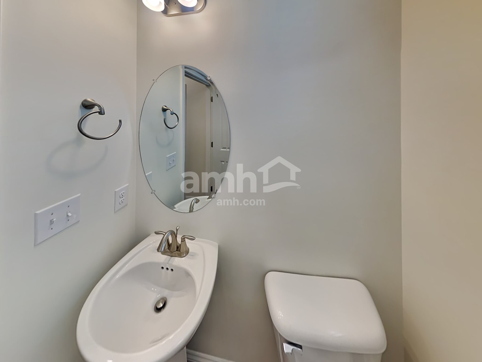 Building Photo - 428 Charity Ln