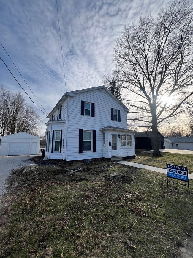 Building Photo - Newly Remodeled 4 Bed House Available Now!