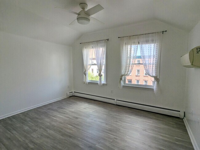 Building Photo - 277 3rd St