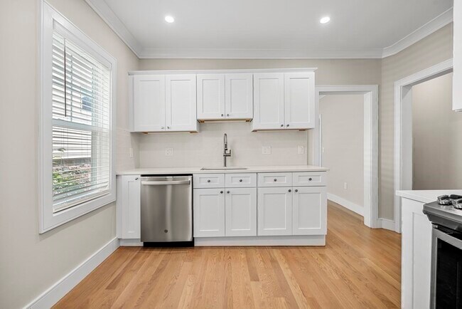 Building Photo - 44 Iffley Rd