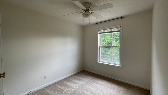 Building Photo - 4 Bed Townhome in South Stafford