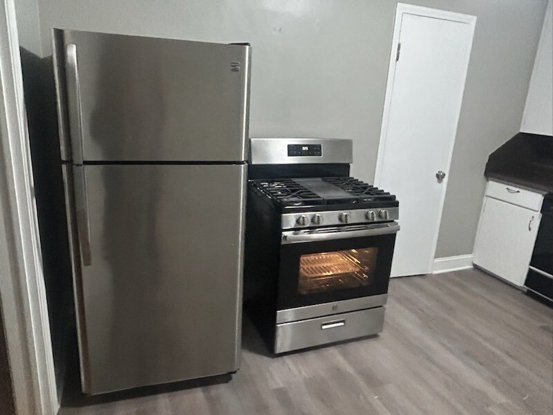 Building Photo - 420 S 38th St