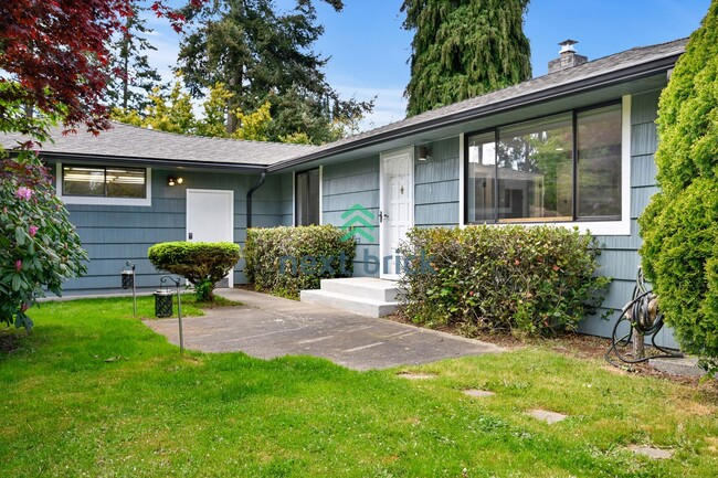 Building Photo - Charming 3-Bed, 2-Bath Remodeled Home in P...