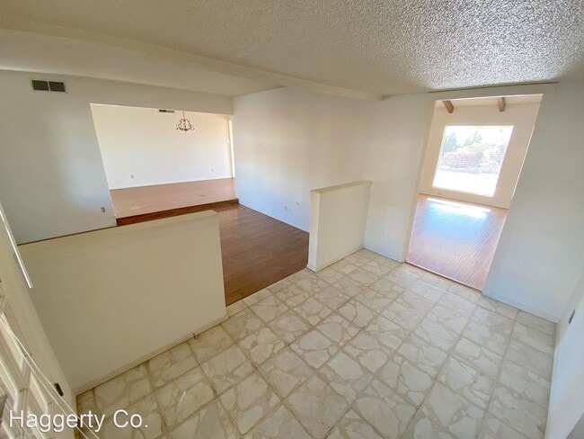 Building Photo - 3 br, 3 bath House - 5809 Vista Clara