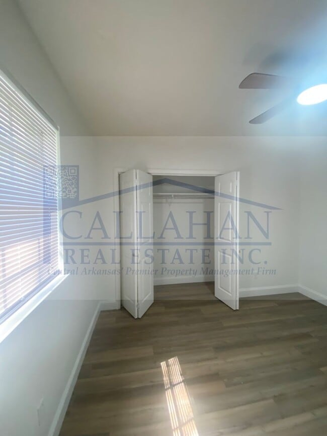 Building Photo - Southwest LR 4 Bedroom Home
