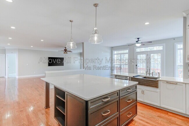 Building Photo - 2041 Jadewood Dr